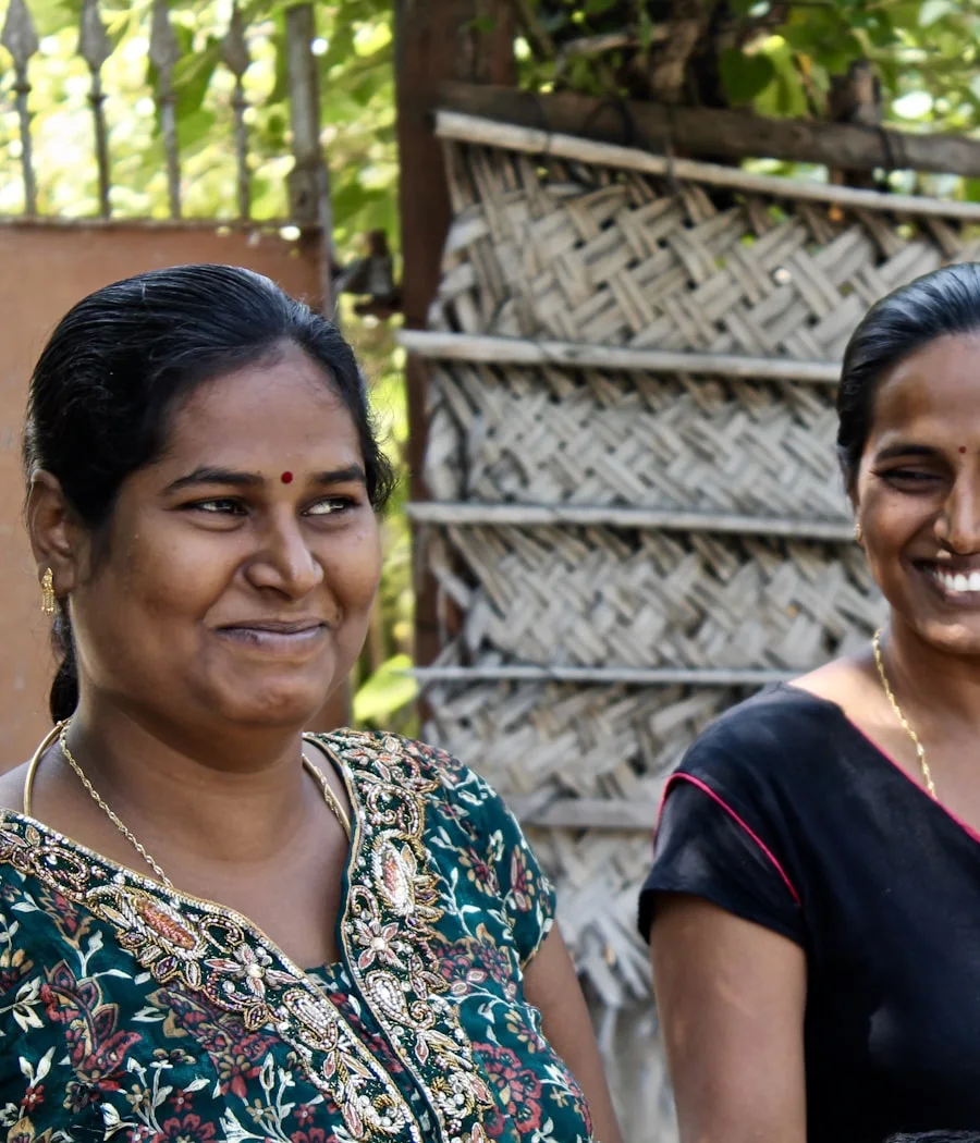 Her mother and sisters smiling together in Colombo